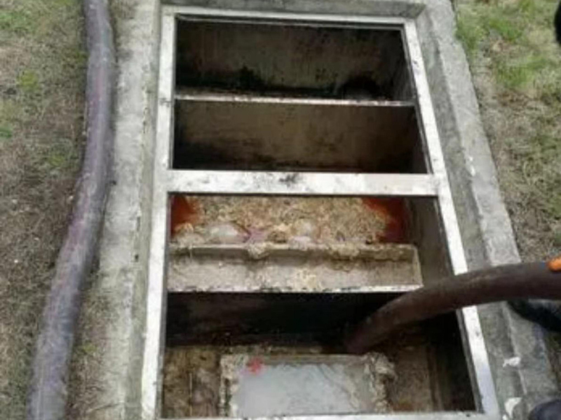 小板镇隔油池清理