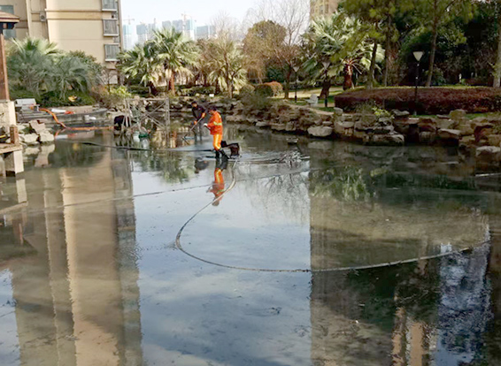 小板镇景观池淤泥清理
